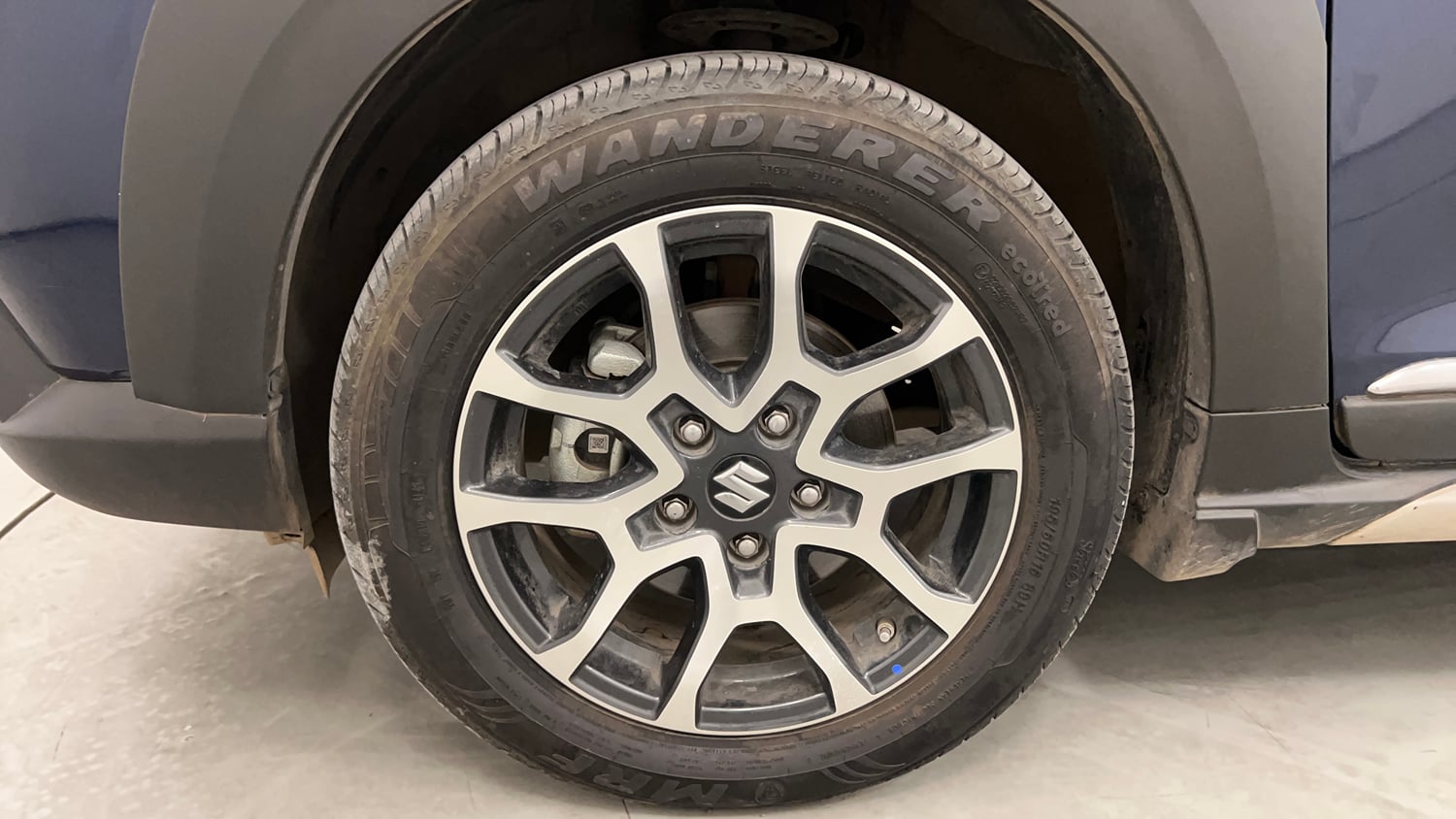 Used 2025 Maruti Suzuki XL6 Alpha Plus AT Petrol Petrol Automatic tyres LEFT FRONT TYRE RIM VIEW