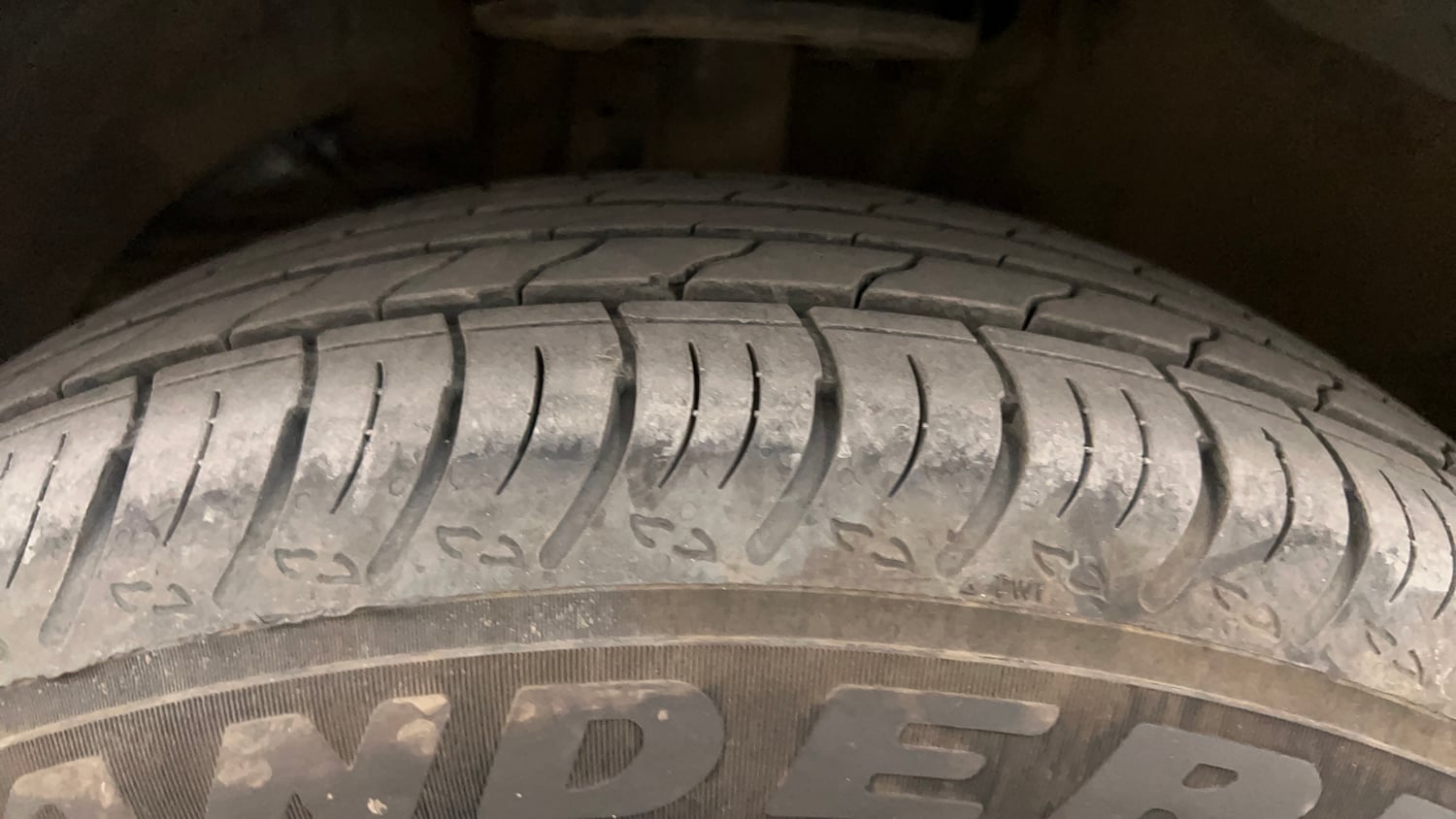Used 2025 Maruti Suzuki XL6 Alpha Plus AT Petrol Petrol Automatic tyres LEFT FRONT TYRE TREAD VIEW