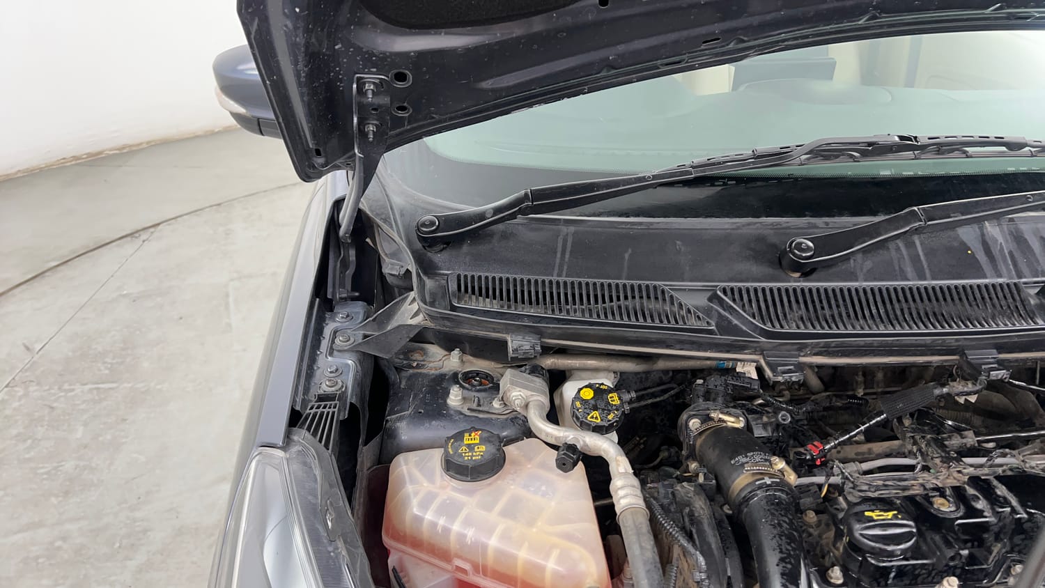 Used 2019 Ford Figo Aspire Trend Plus 1.5 TDCi Diesel Manual engine ENGINE RIGHT SIDE HINGE & APRON VIEW