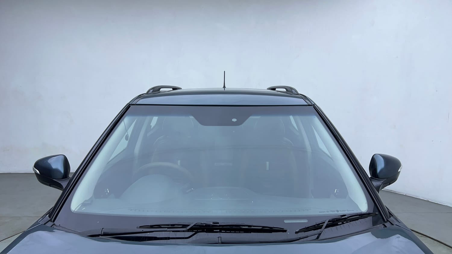 Used 2023 Mahindra XUV 300 W8 (O) 1.5 Diesel AMT Diesel Automatic exterior FRONT WINDSHIELD VIEW