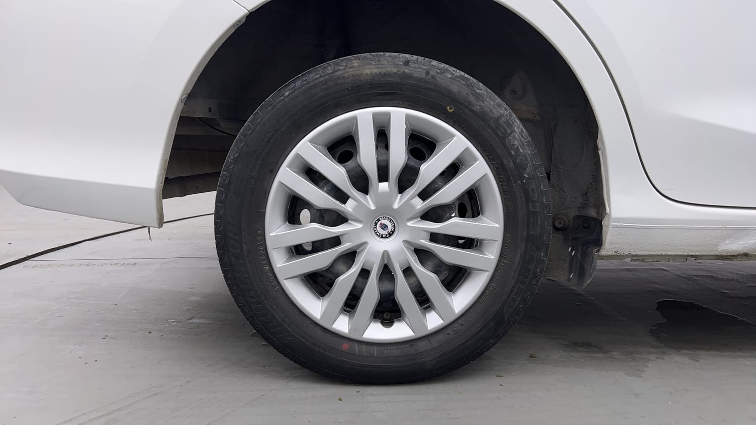 Used 2022 Honda Amaze S MT 1.2 Petrol Petrol Manual tyres RIGHT REAR TYRE RIM VIEW