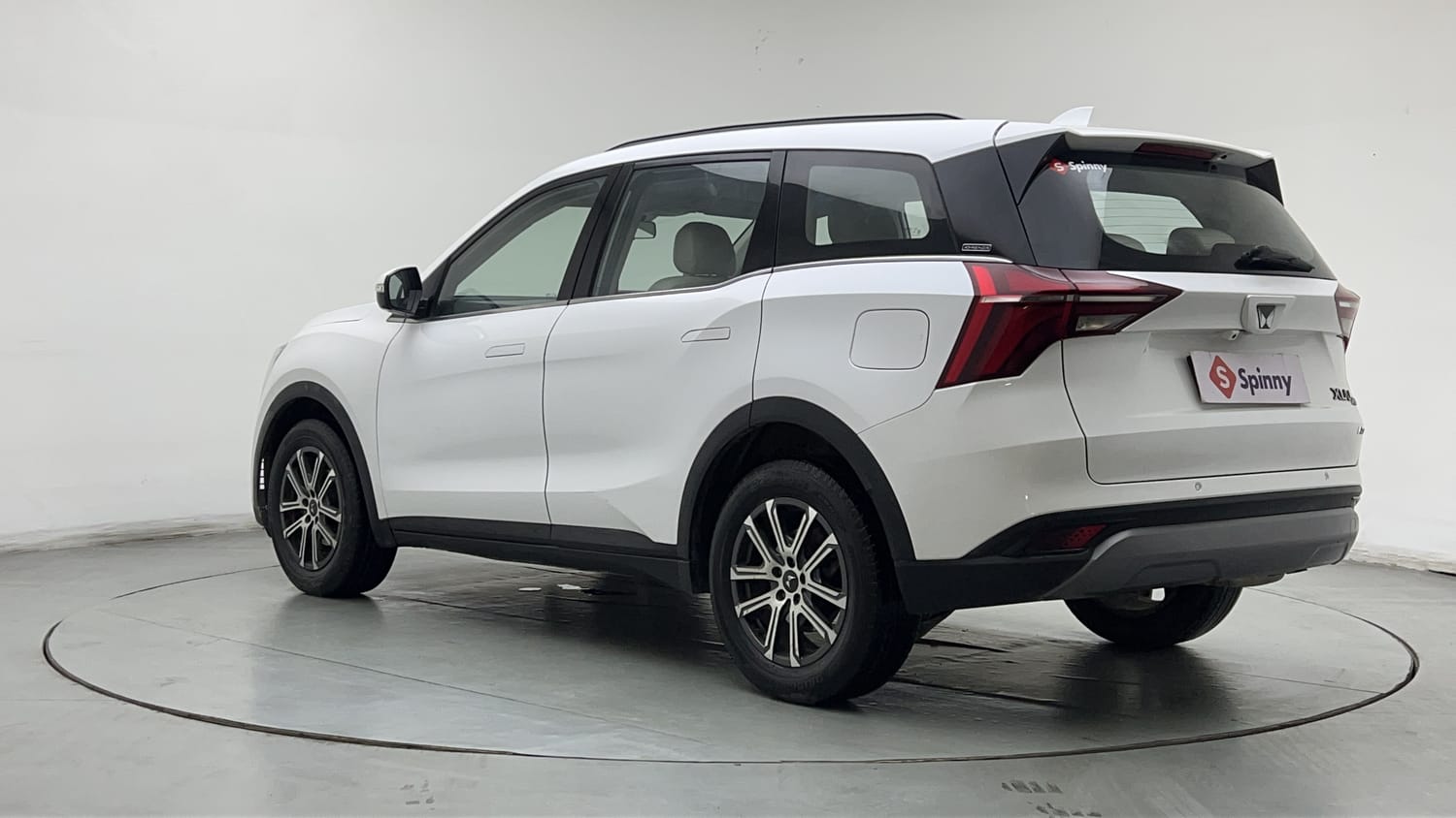 2024 Mahindra XUV700 AX 7 Petrol AT 7 STR-2