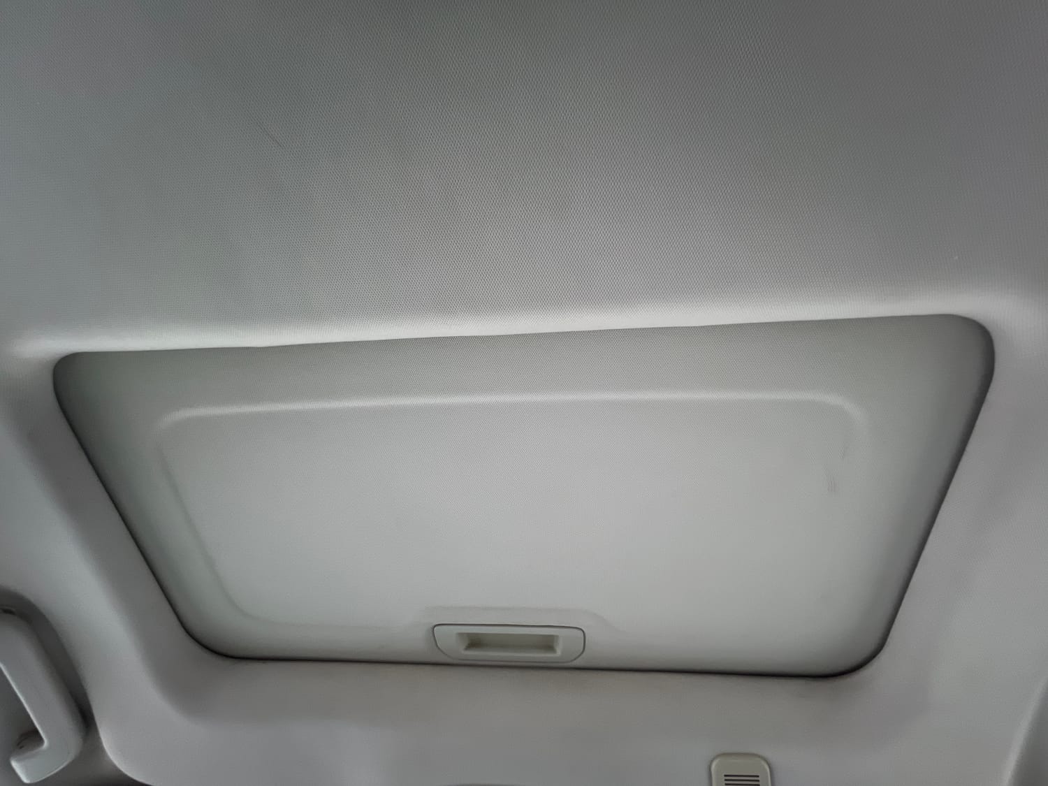 Used 2023 Mahindra XUV 300 W8 (O) 1.5 Diesel AMT Diesel Automatic top_features Sunroof