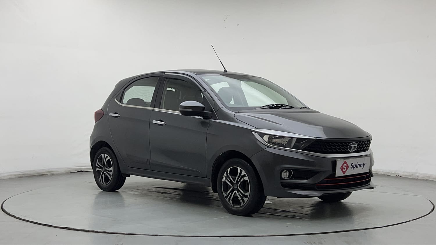 Used 2020 Tata Tiago XZ Petrol Manual exterior RIGHT FRONT CORNER VIEW