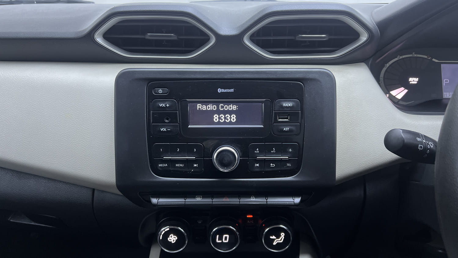 Used 2021 Nissan Magnite XL Turbo CVT Petrol Automatic interior MUSIC SYSTEM & AC CONTROL VIEW