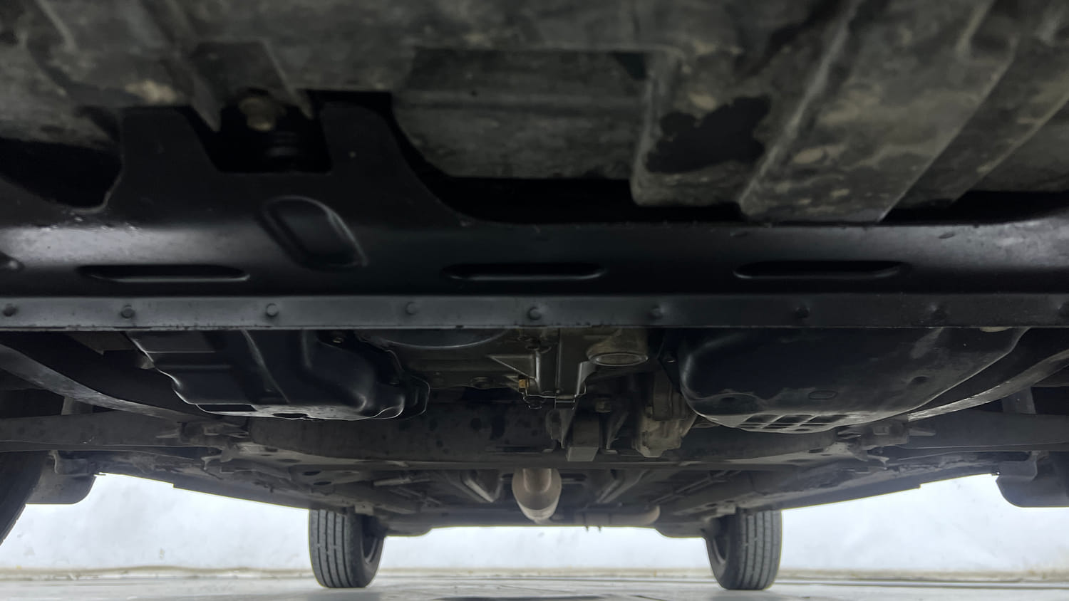 Used 2021 Nissan Magnite XL Turbo CVT Petrol Automatic extra FRONT LEFT UNDERBODY VIEW