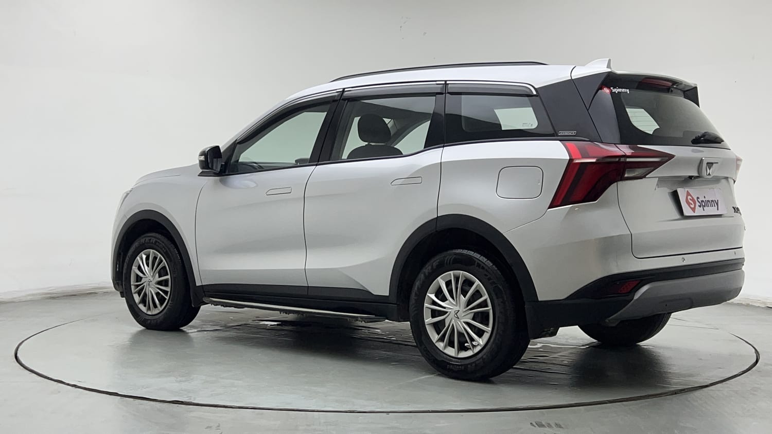 2024 Mahindra XUV700 AX5 Diesel AT 7 STR-2