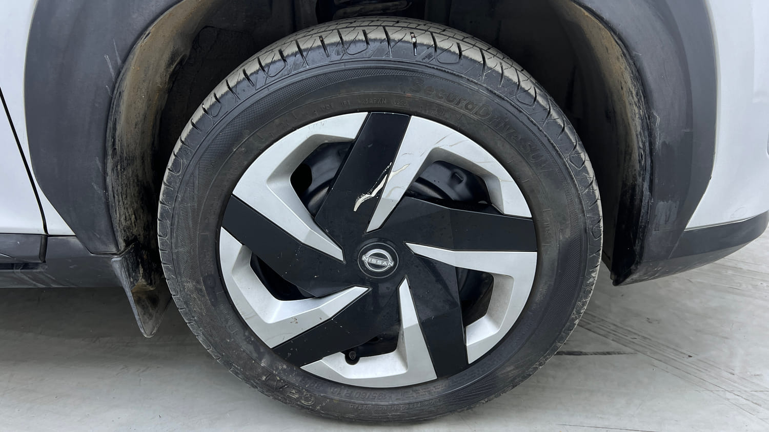Used 2021 Nissan Magnite XL Turbo CVT Petrol Automatic tyres RIGHT FRONT TYRE RIM VIEW