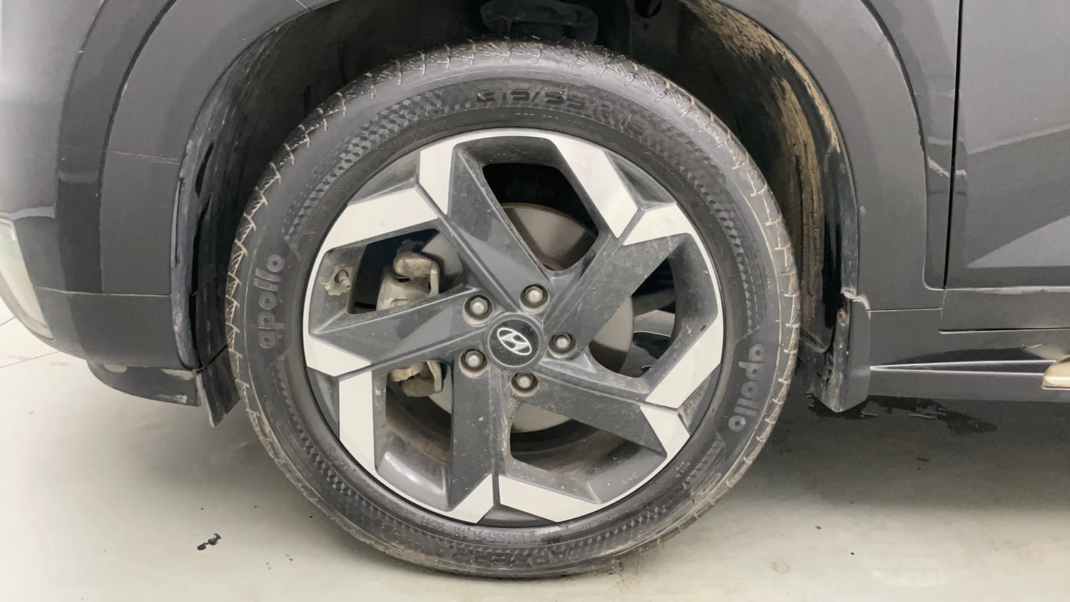 Used 2023 Hyundai Alcazar Signature (O) 6 STR 1.5 Diesel AT Diesel Automatic tyres LEFT FRONT TYRE RIM VIEW