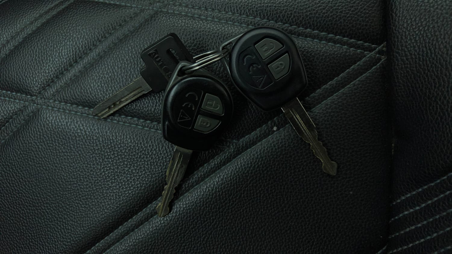 Used 2023 Maruti Suzuki Swift VXi Petrol Manual extra CAR KEY VIEW