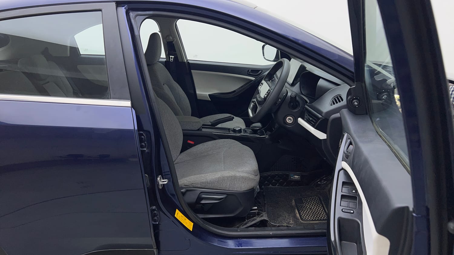 Used 2025 Tata Curvv Pure Plus S 1.2 Revotron Petrol 7DCA Petrol Automatic interior RIGHT SIDE FRONT DOOR CABIN VIEW