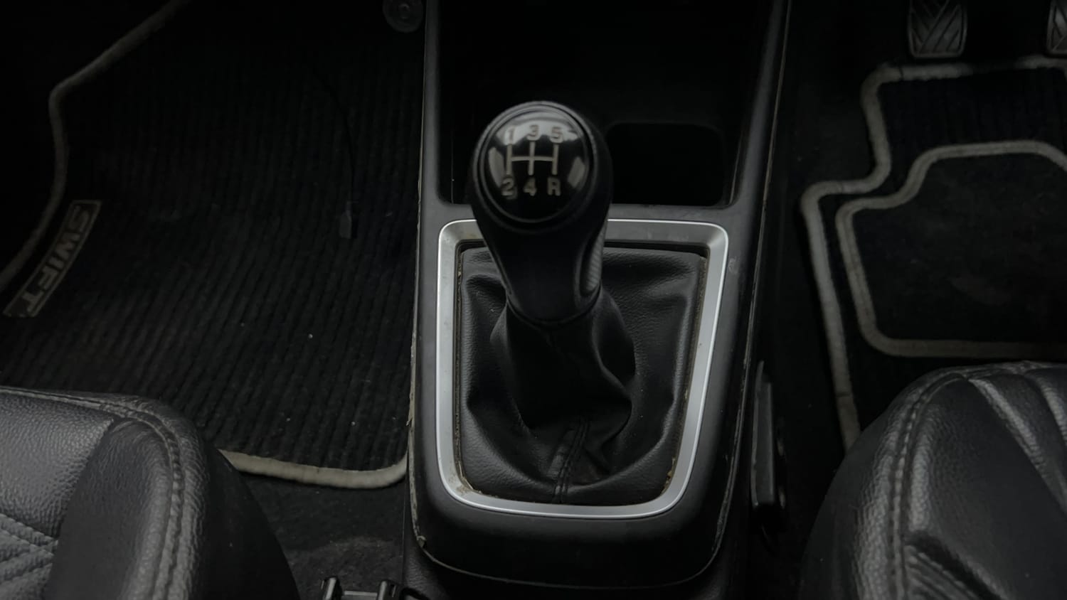Used 2023 Maruti Suzuki Swift VXi Petrol Manual interior GEAR  KNOB VIEW