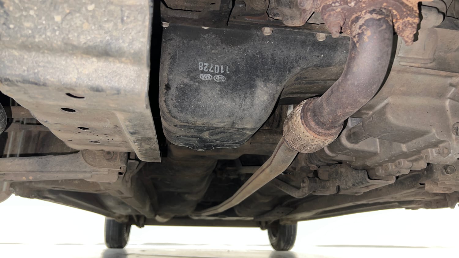 Used 2011 Hyundai Eon Sportz Petrol Manual extra FRONT LEFT UNDERBODY VIEW