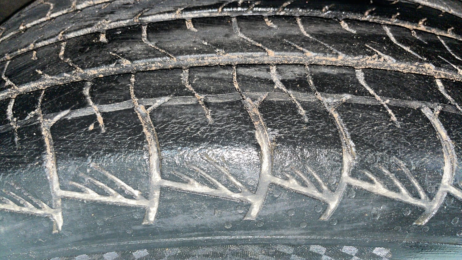Used 2023 Hyundai Alcazar Signature (O) 6 STR 1.5 Diesel AT Diesel Automatic tyres LEFT REAR TYRE TREAD VIEW