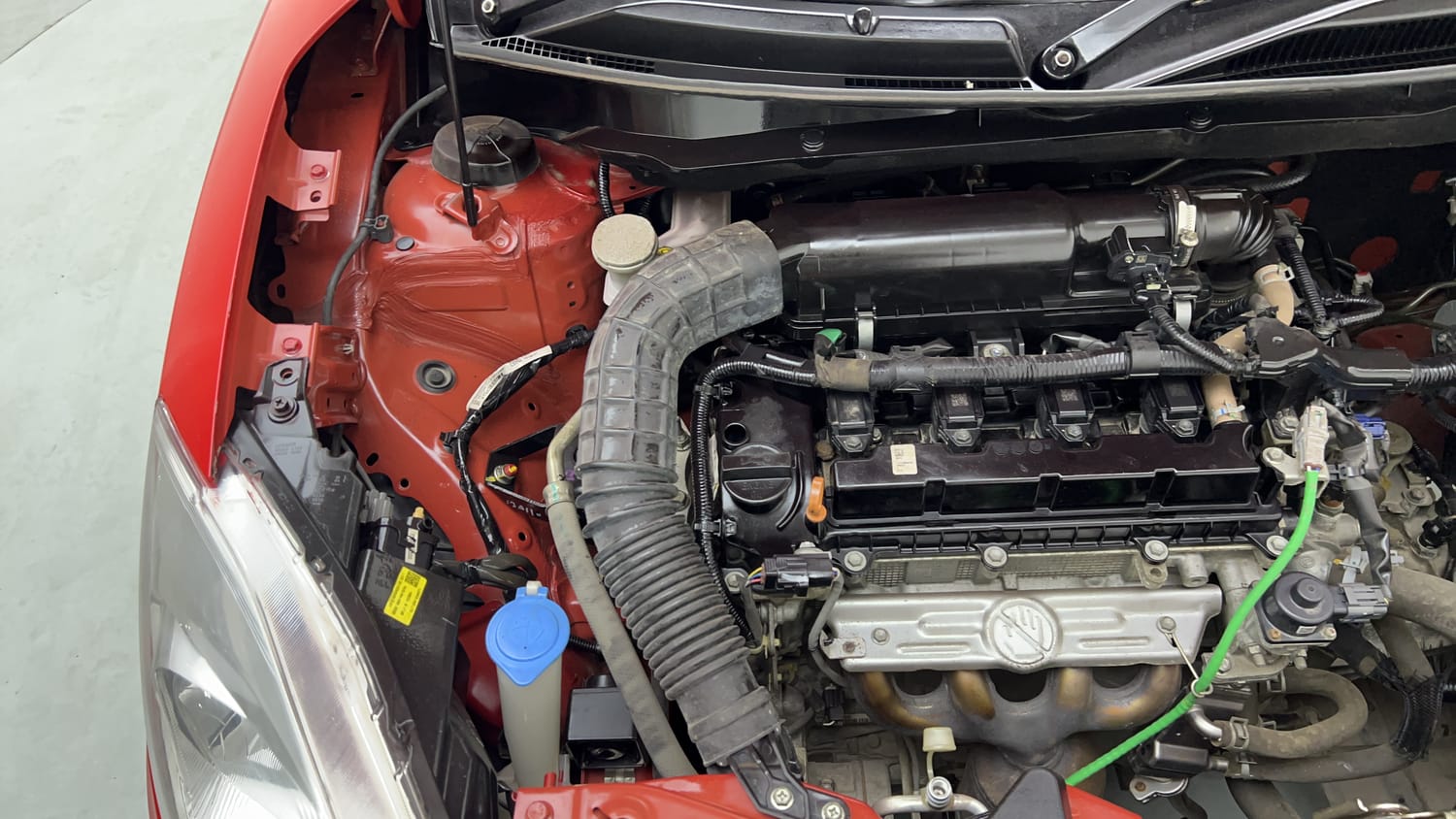 Used 2023 Maruti Suzuki Swift VXi Petrol Manual engine ENGINE RIGHT SIDE VIEW