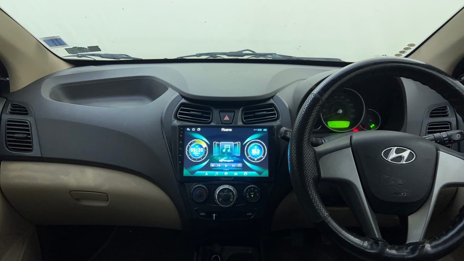 Used 2011 Hyundai Eon Sportz Petrol Manual interior MUSIC SYSTEM & AC CONTROL VIEW