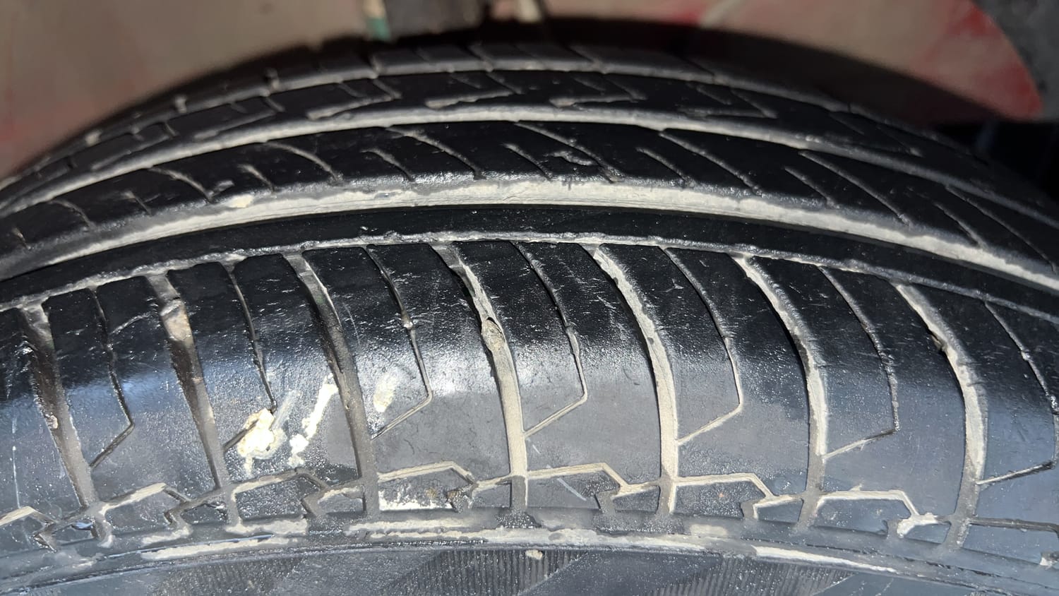 Used 2023 Maruti Suzuki Swift VXi Petrol Manual tyres RIGHT FRONT TYRE TREAD VIEW