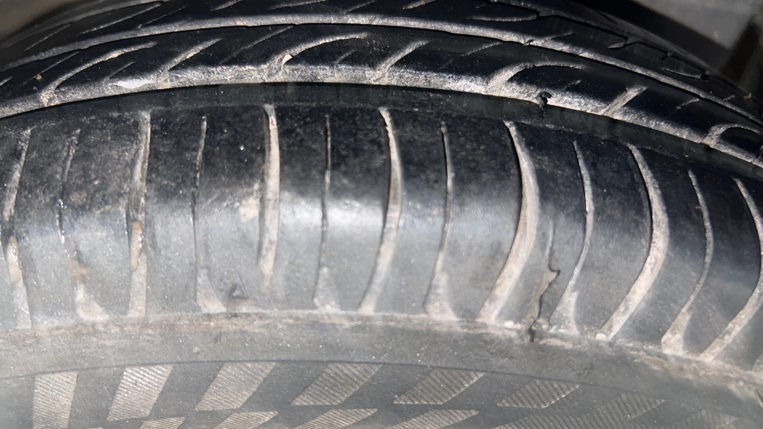 Used 2011 Hyundai Eon Sportz Petrol Manual tyres LEFT REAR TYRE TREAD VIEW
