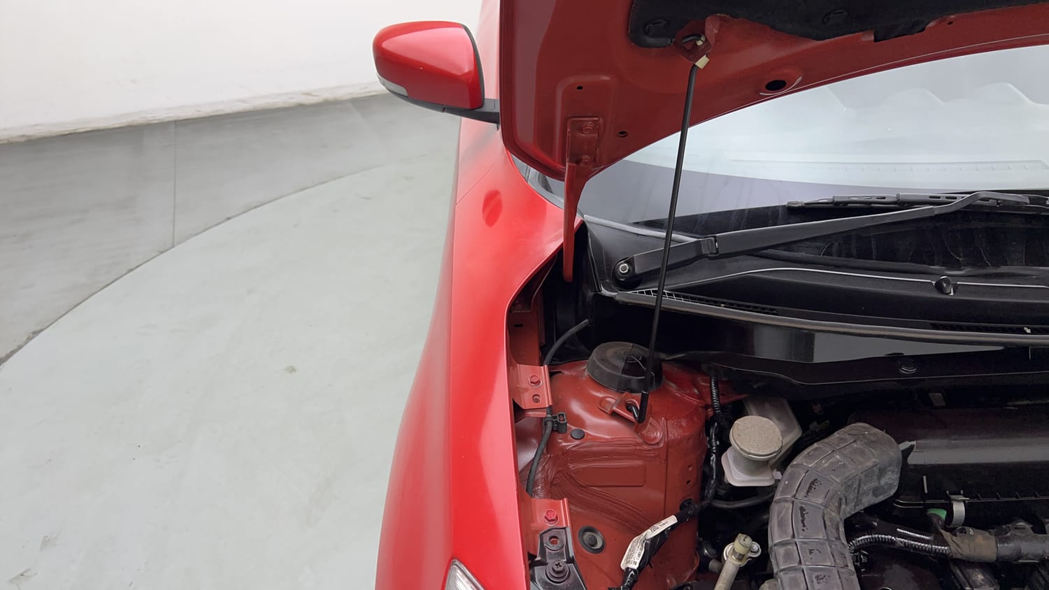 Used 2023 Maruti Suzuki Swift VXi Petrol Manual engine ENGINE RIGHT SIDE HINGE & APRON VIEW