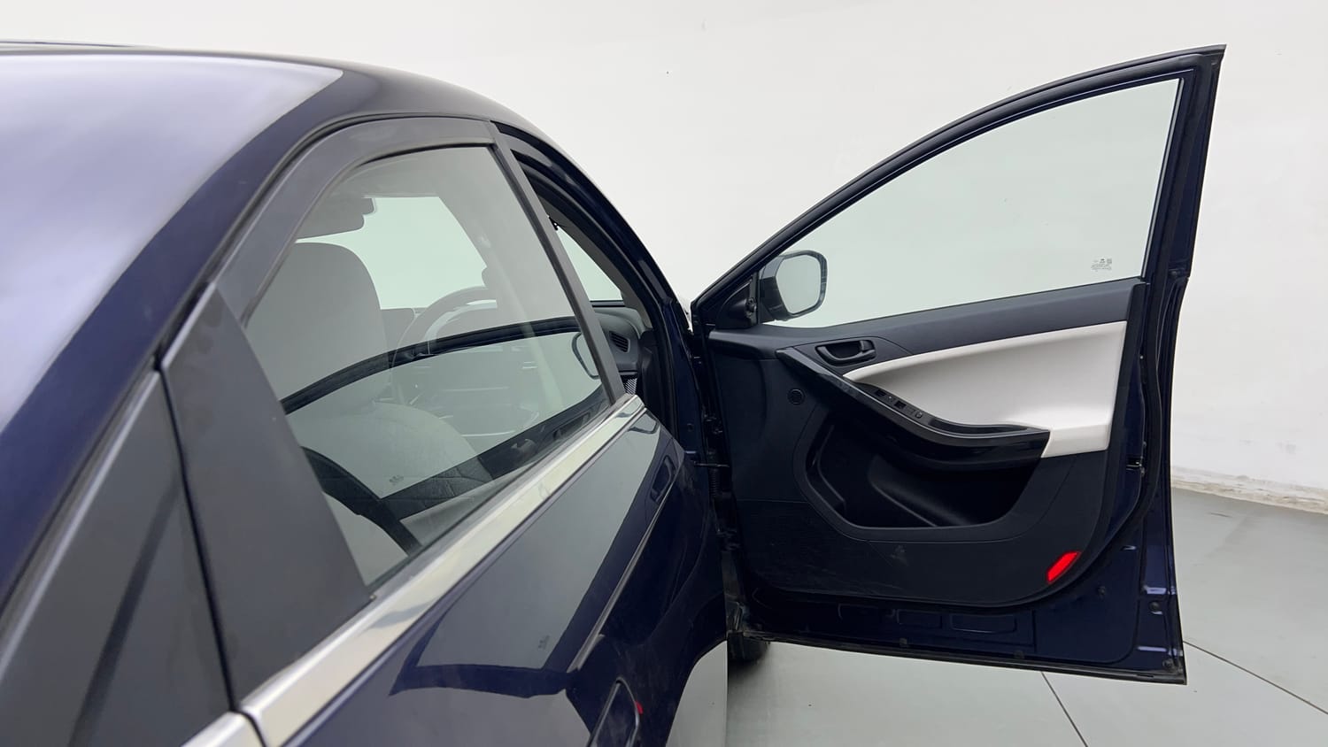 Used 2025 Tata Curvv Pure Plus S 1.2 Revotron Petrol 7DCA Petrol Automatic interior RIGHT FRONT DOOR OPEN VIEW