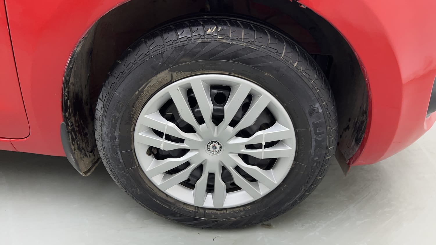 Used 2023 Maruti Suzuki Swift VXi Petrol Manual tyres RIGHT FRONT TYRE RIM VIEW