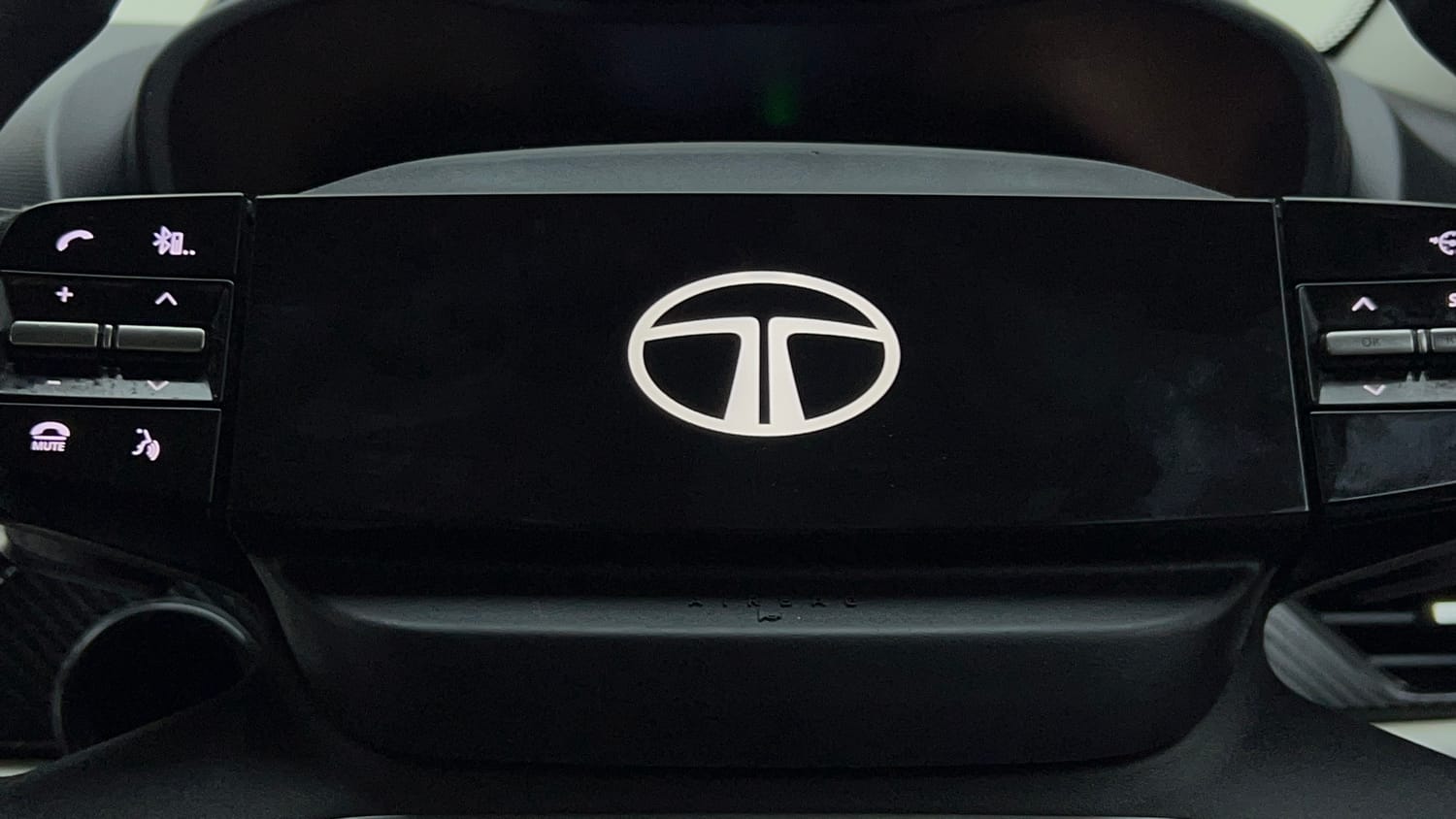 Used 2025 Tata Curvv Pure Plus S 1.2 Revotron Petrol 7DCA Petrol Automatic top_features Airbags
