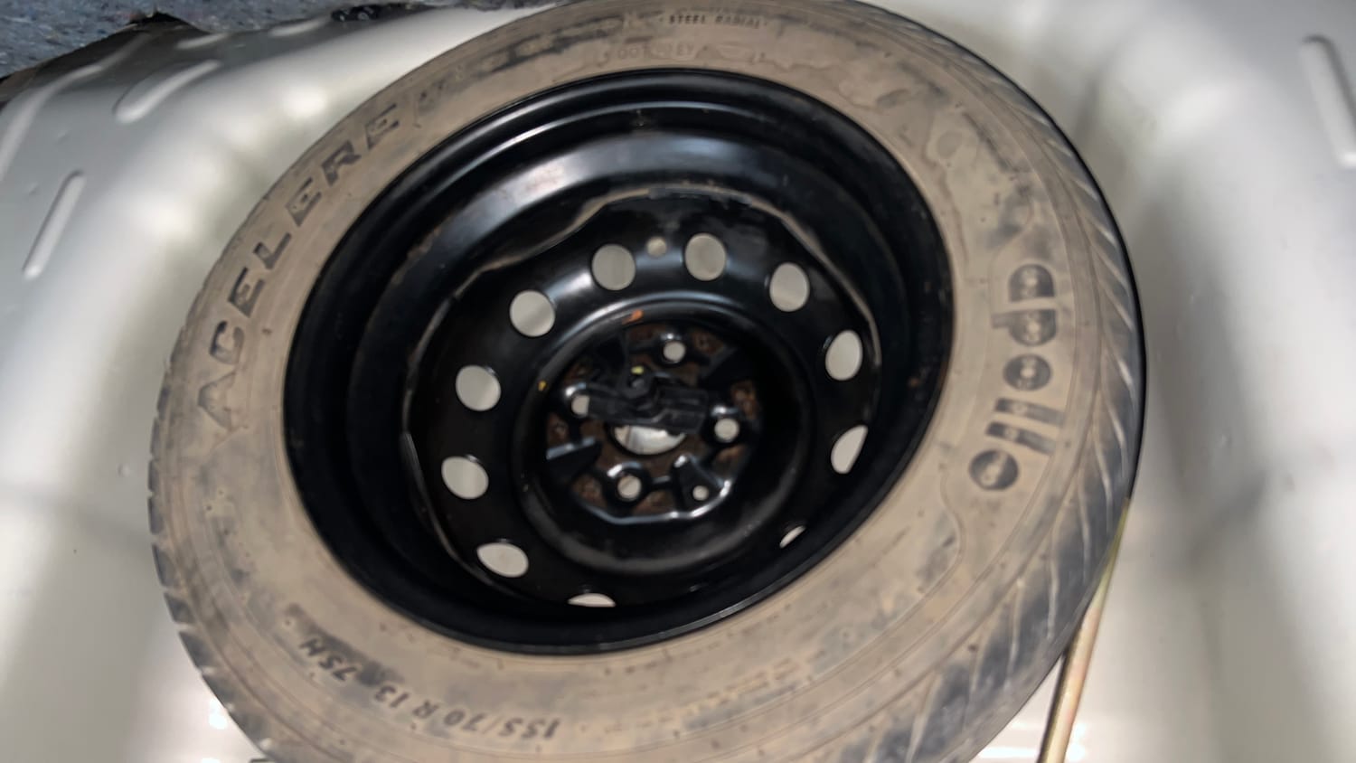 Used 2011 Hyundai Eon Sportz Petrol Manual tyres SPARE TYRE VIEW