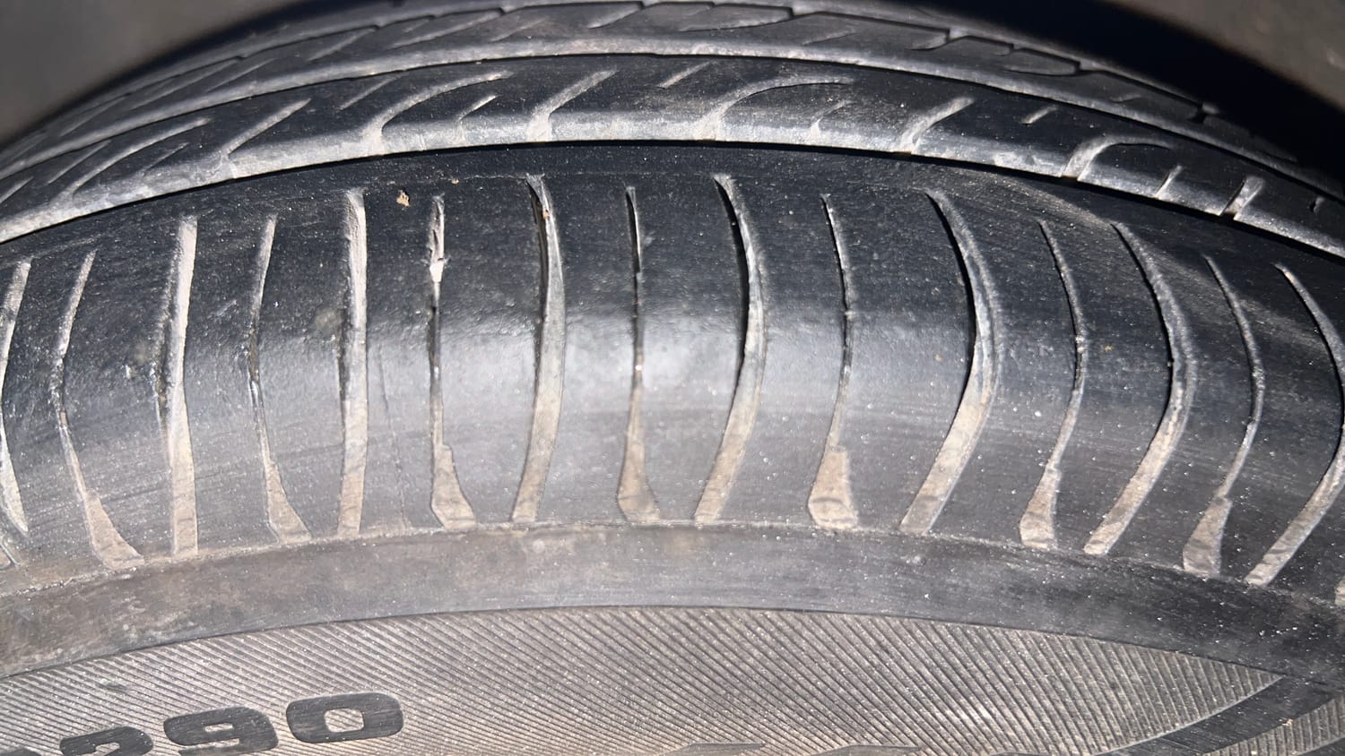 Used 2011 Hyundai Eon Sportz Petrol Manual tyres LEFT FRONT TYRE TREAD VIEW