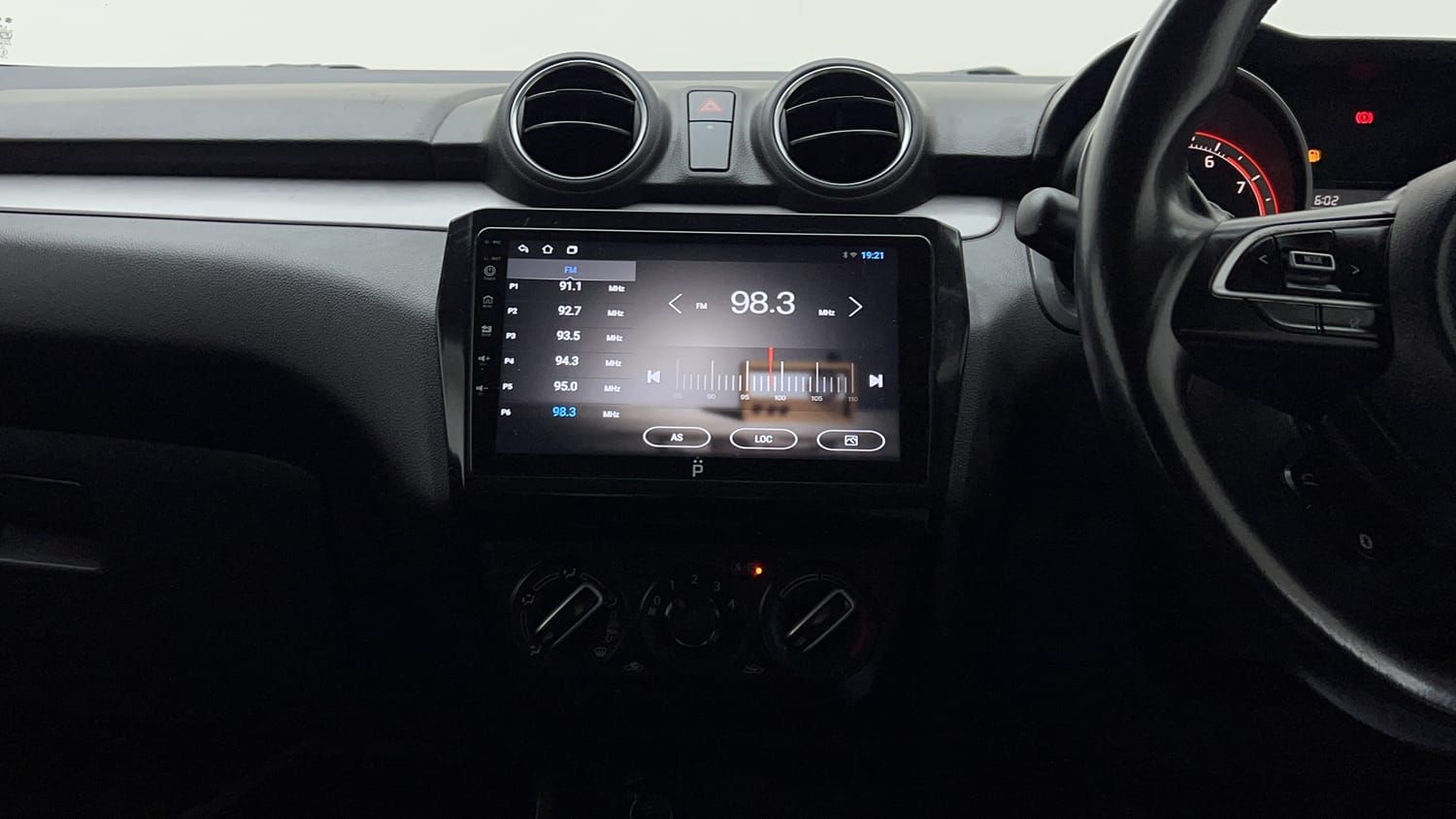 Used 2023 Maruti Suzuki Swift VXi Petrol Manual interior MUSIC SYSTEM & AC CONTROL VIEW