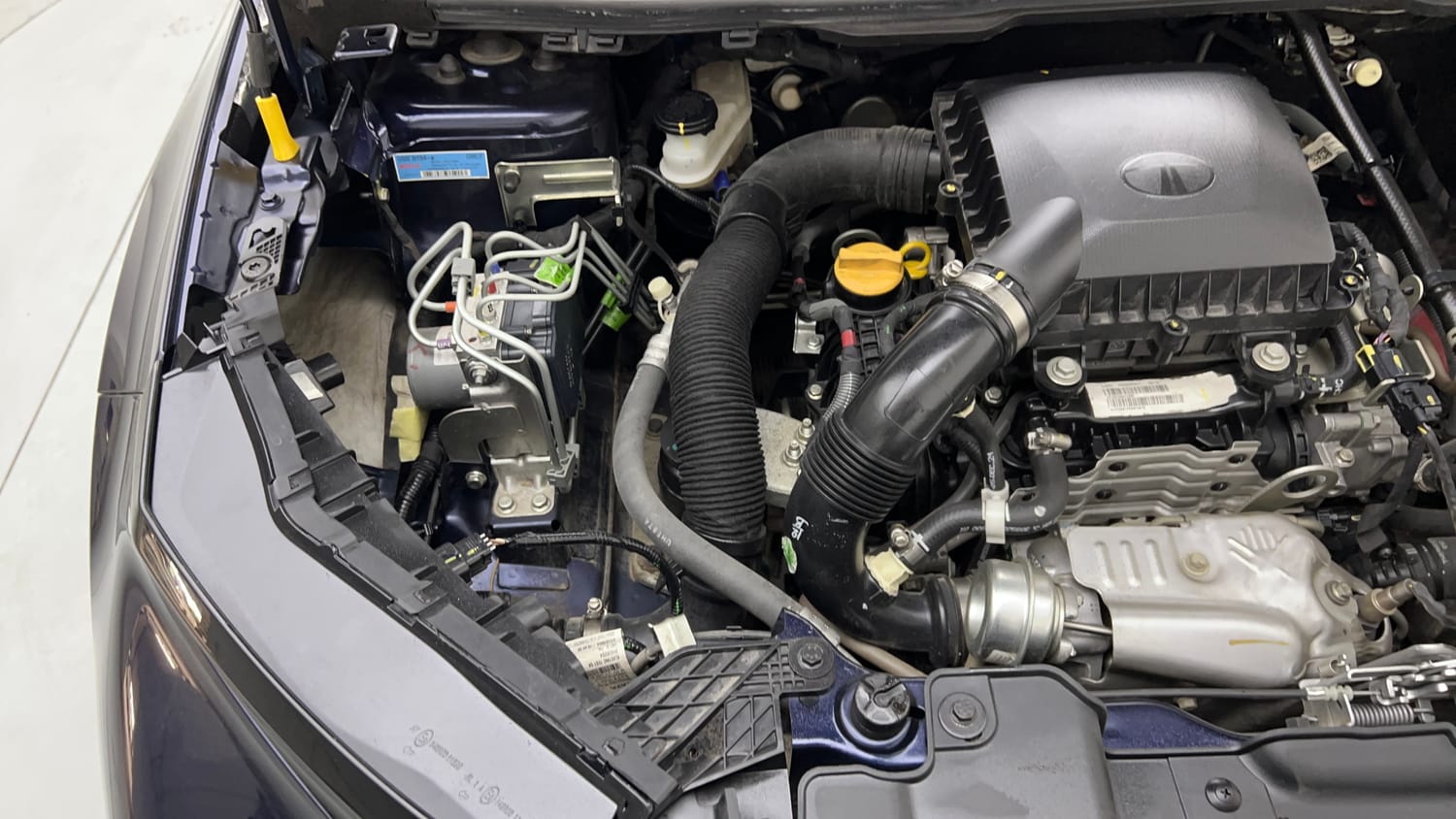 Used 2025 Tata Curvv Pure Plus S 1.2 Revotron Petrol 7DCA Petrol Automatic engine ENGINE RIGHT SIDE VIEW