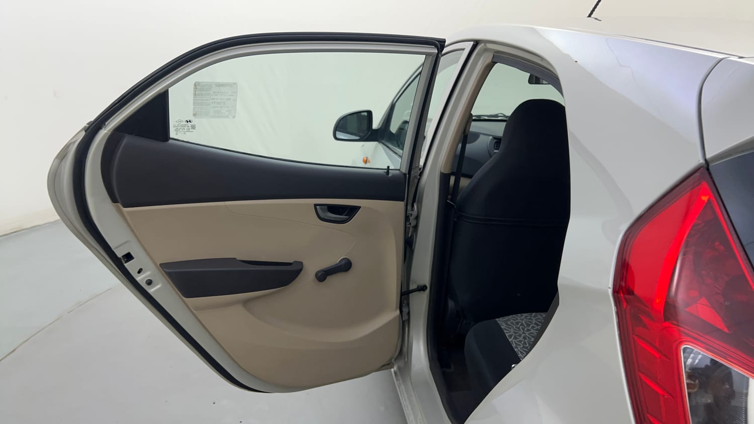 Used 2011 Hyundai Eon Sportz Petrol Manual interior LEFT REAR DOOR OPEN VIEW