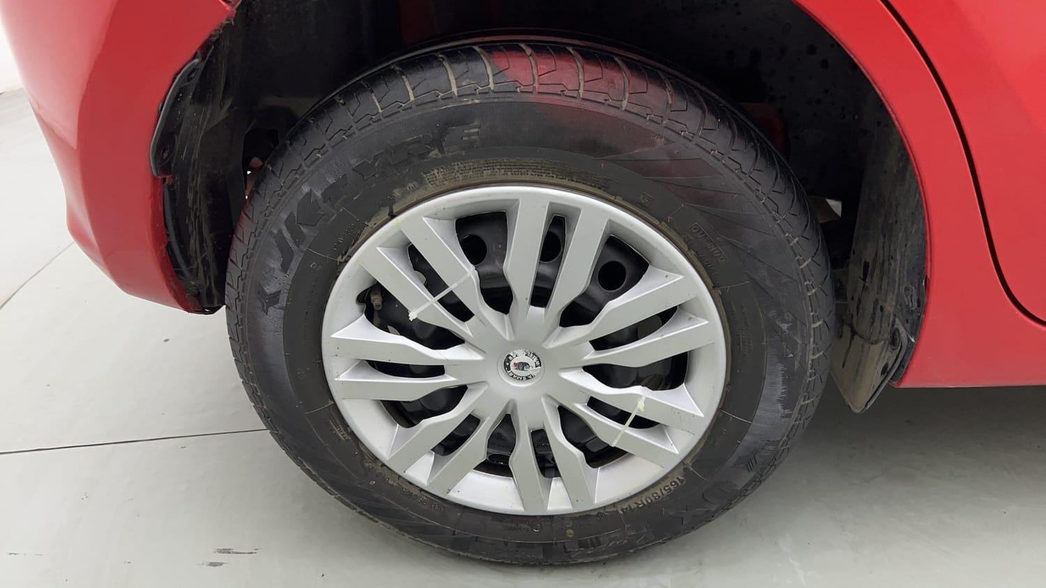 Used 2023 Maruti Suzuki Swift VXi Petrol Manual tyres RIGHT REAR TYRE RIM VIEW