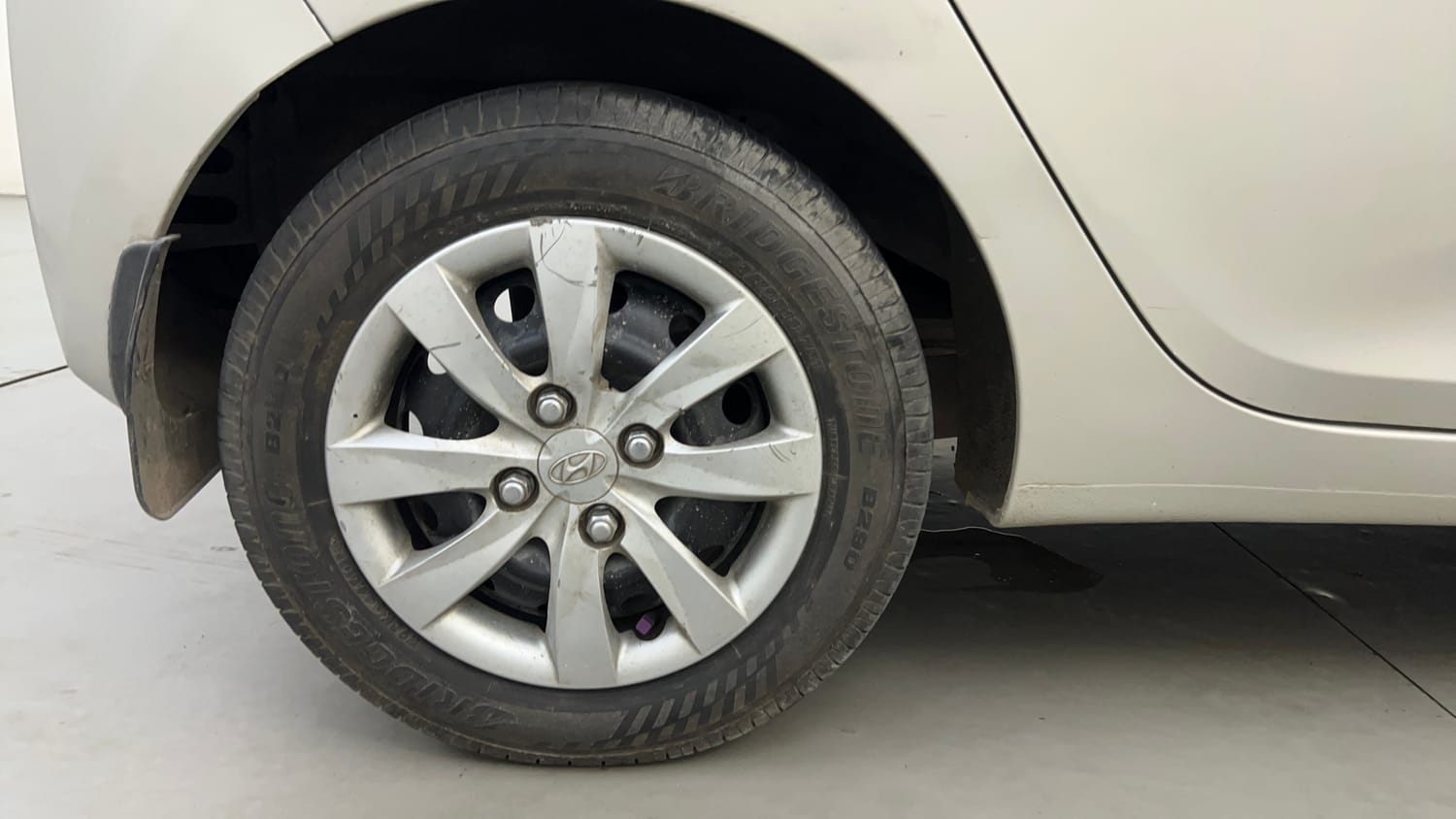 Used 2011 Hyundai Eon Sportz Petrol Manual tyres RIGHT REAR TYRE RIM VIEW