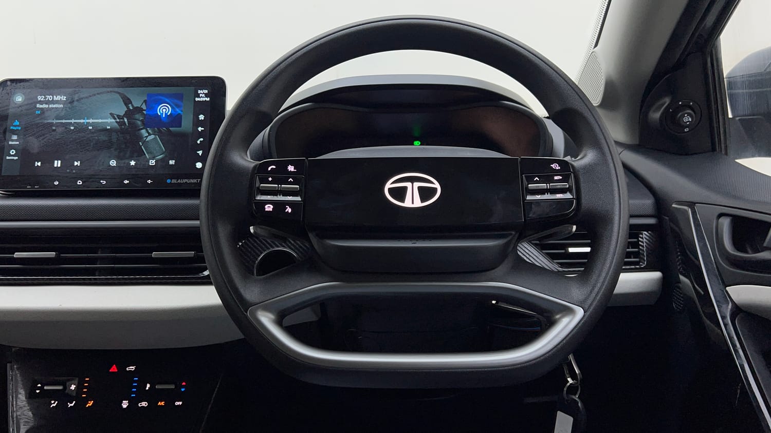 Used 2025 Tata Curvv Pure Plus S 1.2 Revotron Petrol 7DCA Petrol Automatic interior STEERING VIEW