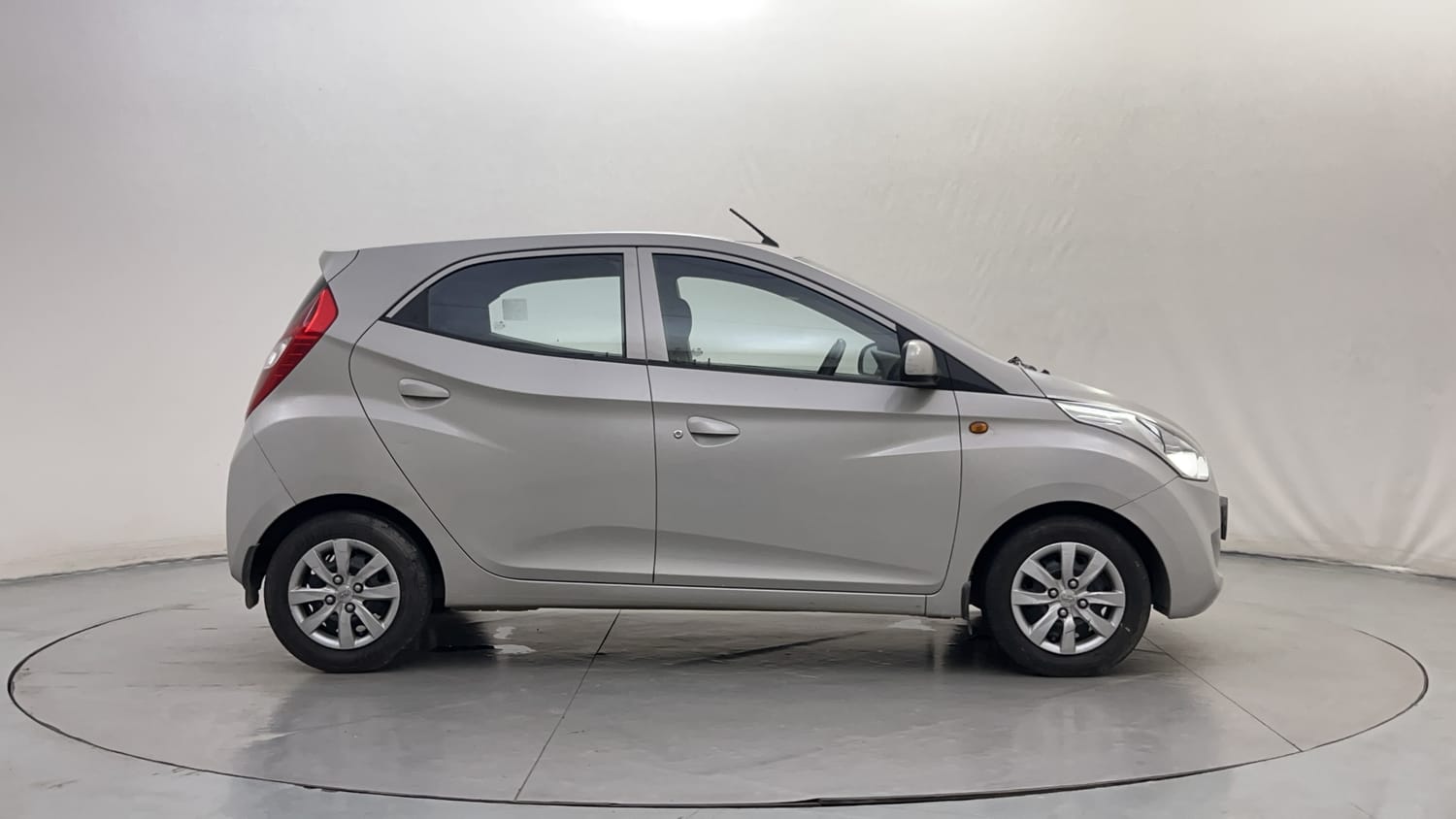 Used 2011 Hyundai Eon Sportz Petrol Manual exterior RIGHT SIDE VIEW