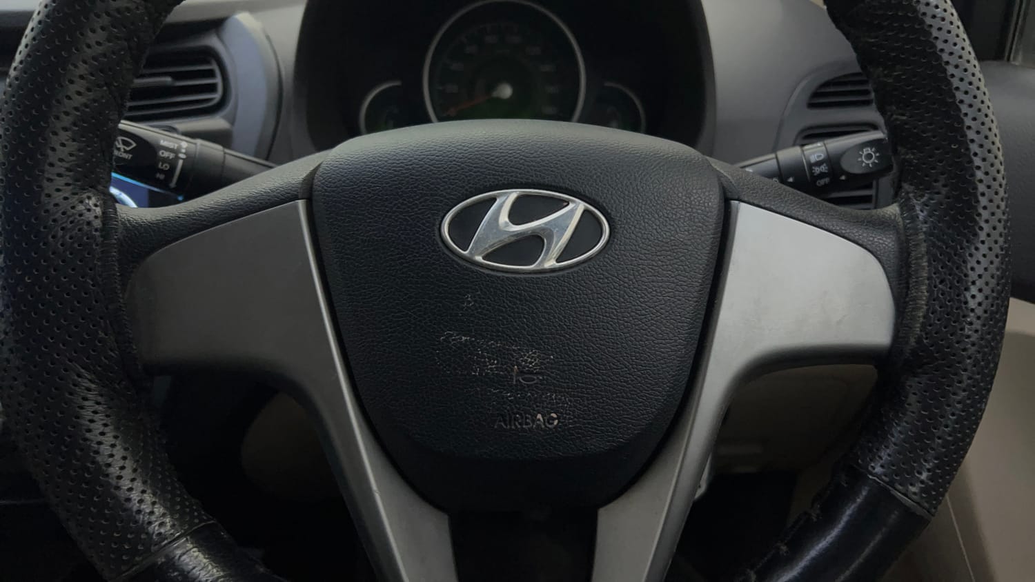 Used 2011 Hyundai Eon Sportz Petrol Manual top_features Airbags