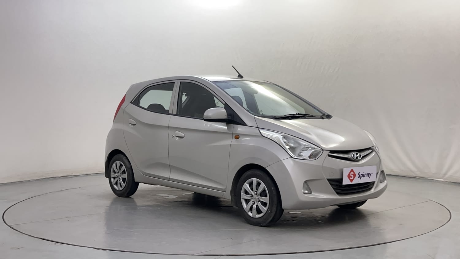 Used 2011 Hyundai Eon Sportz Petrol Manual exterior RIGHT FRONT CORNER VIEW