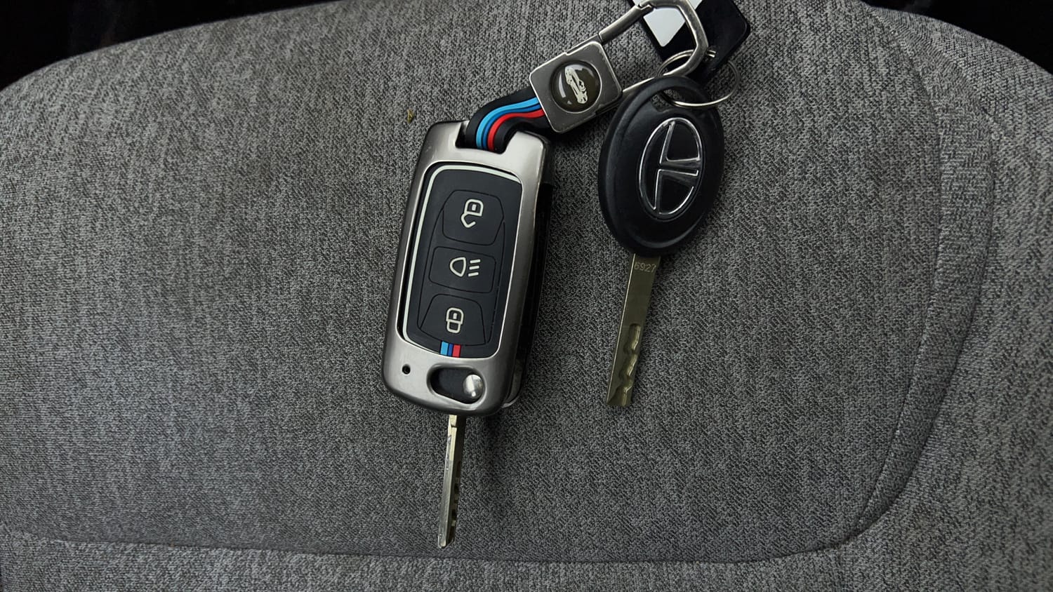 Used 2025 Tata Curvv Pure Plus S 1.2 Revotron Petrol 7DCA Petrol Automatic extra CAR KEY VIEW