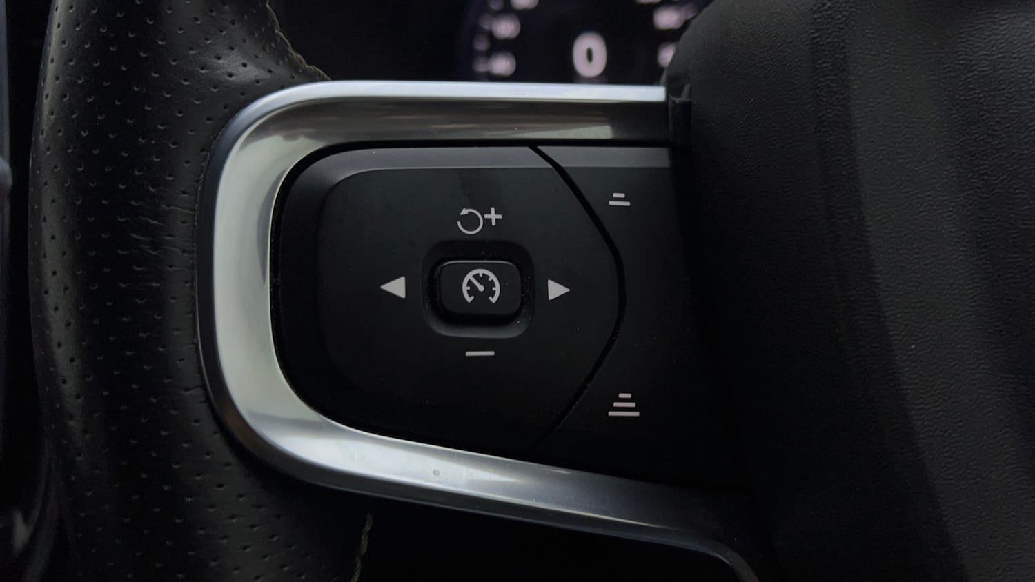 2021 Volvo XC40 T4 R-Design-41