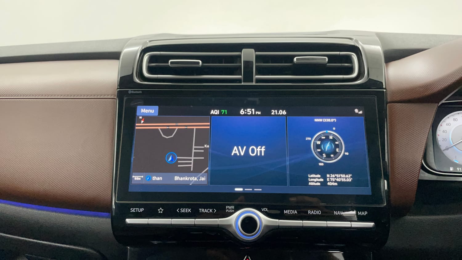 Used 2023 Hyundai Alcazar Signature (O) 6 STR 1.5 Diesel AT Diesel Automatic interior MUSIC SYSTEM & AC CONTROL VIEW
