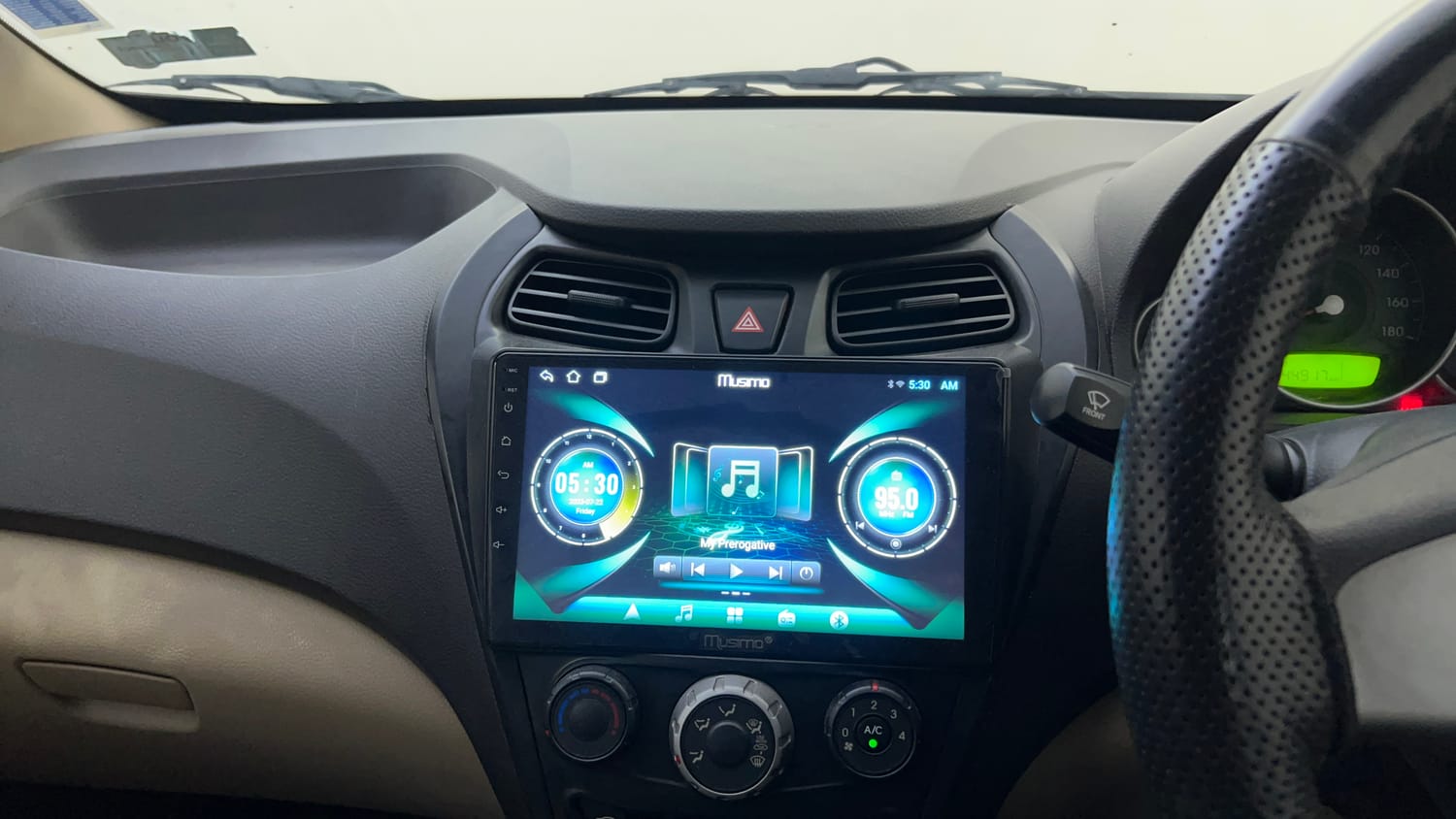 Used 2011 Hyundai Eon Sportz Petrol Manual top_features Integrated (in-dash) music system