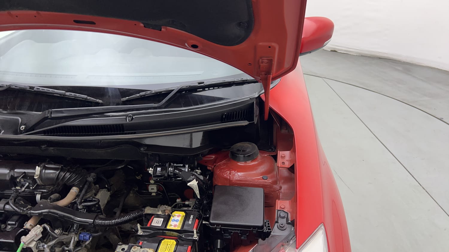 Used 2023 Maruti Suzuki Swift VXi Petrol Manual engine ENGINE LEFT SIDE HINGE & APRON VIEW