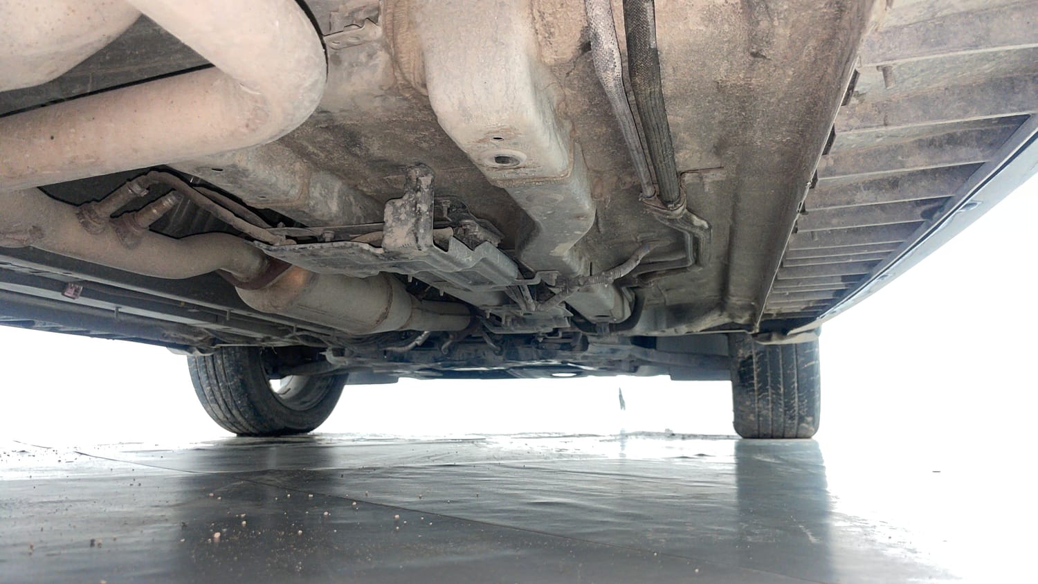 Used 2023 Hyundai Alcazar Signature (O) 6 STR 1.5 Diesel AT Diesel Automatic extra REAR RIGHT UNDERBODY VIEW