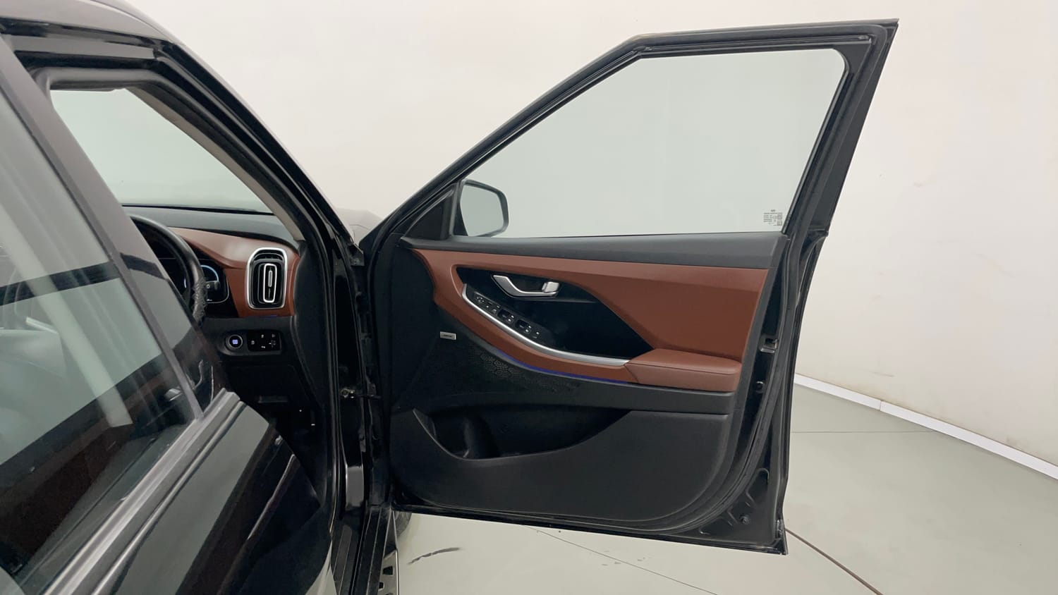 Used 2023 Hyundai Alcazar Signature (O) 6 STR 1.5 Diesel AT Diesel Automatic interior RIGHT FRONT DOOR OPEN VIEW