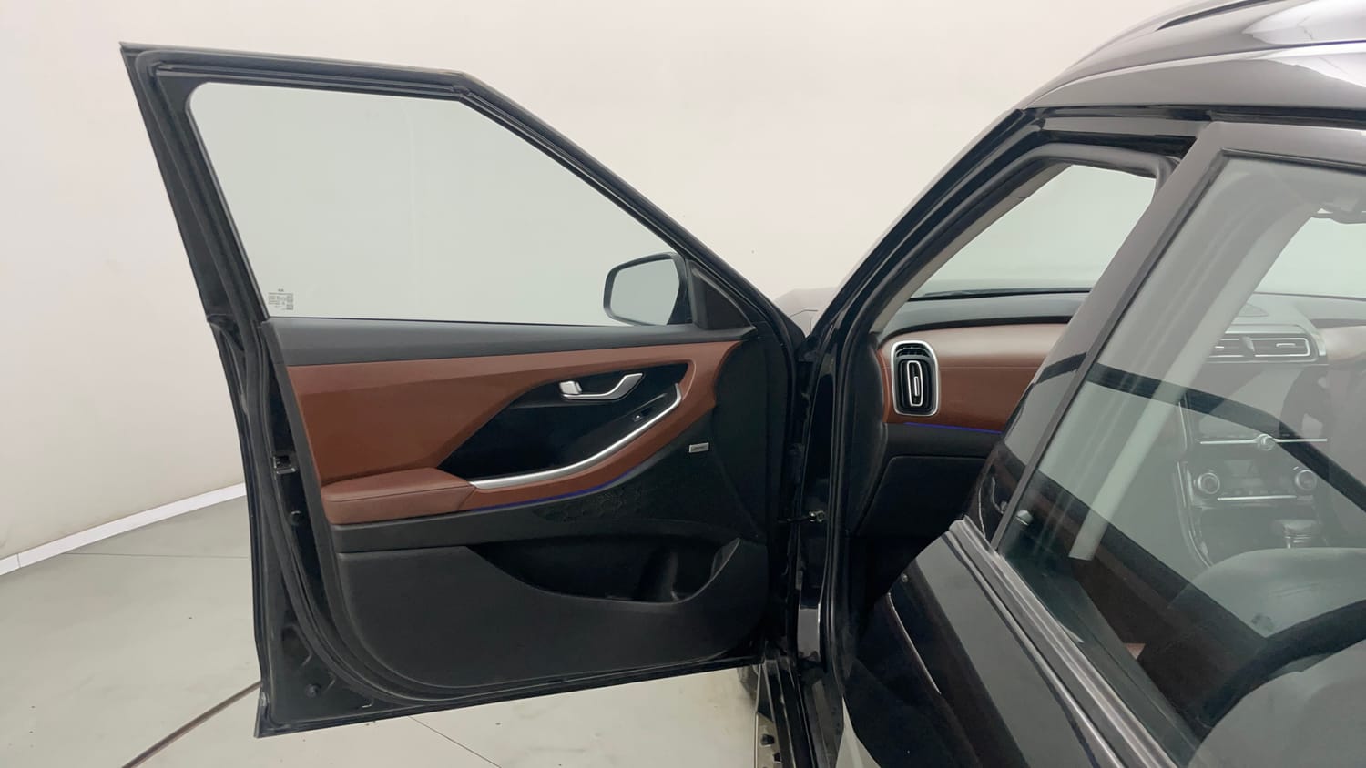 Used 2023 Hyundai Alcazar Signature (O) 6 STR 1.5 Diesel AT Diesel Automatic interior LEFT FRONT DOOR OPEN VIEW