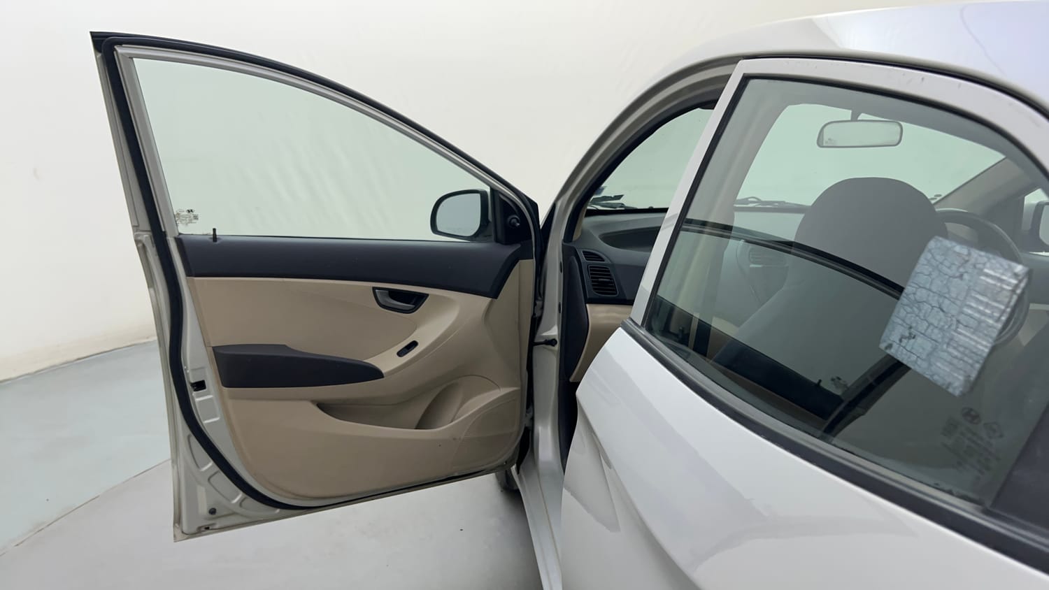 Used 2011 Hyundai Eon Sportz Petrol Manual interior LEFT FRONT DOOR OPEN VIEW