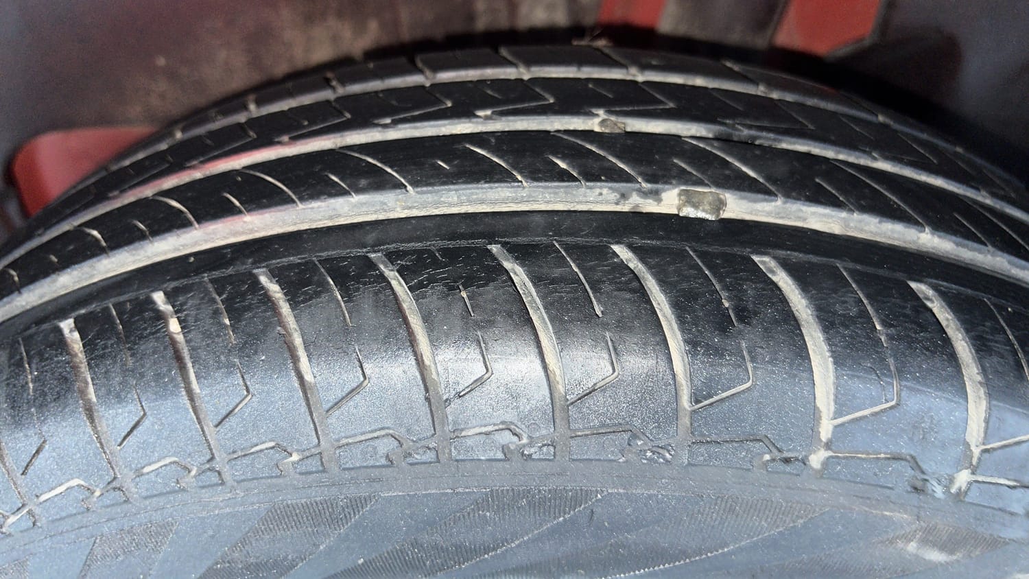 Used 2023 Maruti Suzuki Swift VXi Petrol Manual tyres LEFT REAR TYRE TREAD VIEW