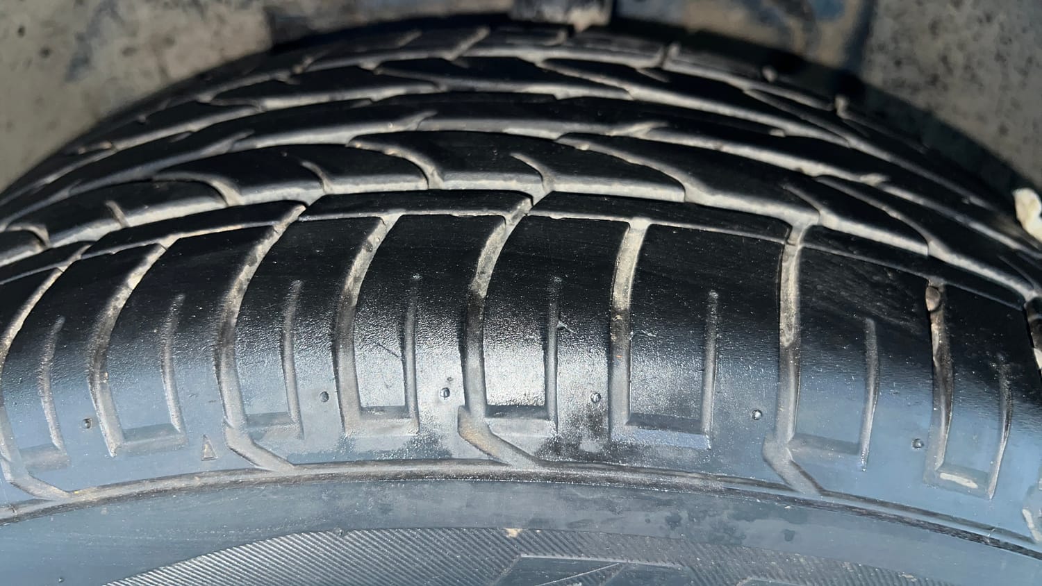 Used 2025 Tata Curvv Pure Plus S 1.2 Revotron Petrol 7DCA Petrol Automatic tyres LEFT FRONT TYRE TREAD VIEW