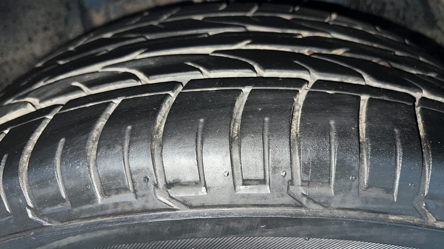 Used 2025 Tata Curvv Pure Plus S 1.2 Revotron Petrol 7DCA Petrol Automatic tyres RIGHT FRONT TYRE TREAD VIEW