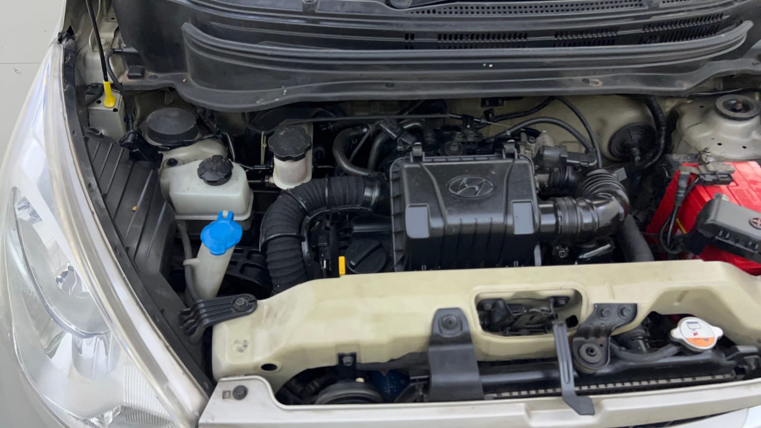 Used 2011 Hyundai Eon Sportz Petrol Manual engine ENGINE RIGHT SIDE VIEW